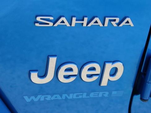Used 2023 Jeep Wrangler Unlimited Sahara w/ Cold Weather Group AWD/4WD image 9