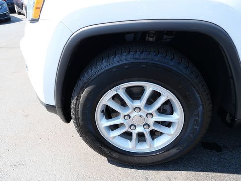 Used 2018 Jeep Grand Cherokee Laredo AWD/4WD image 35