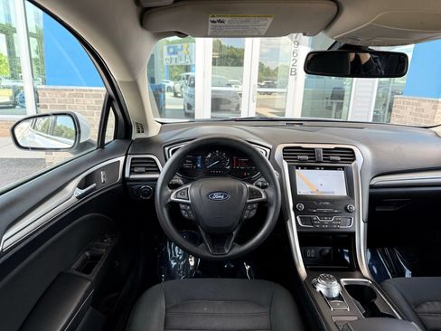 Used 2019 Ford Fusion SE FWD image 21