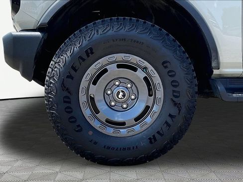 Certified 2025 Ford Bronco Outer Banks w/ Sasquatch Package AWD/4WD image 9