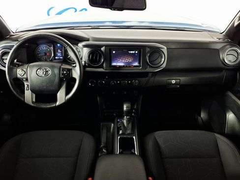 Used 2017 Toyota Tacoma SR AWD/4WD image 14