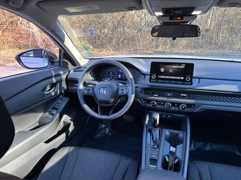 Used 2025 Honda Accord SE image 36