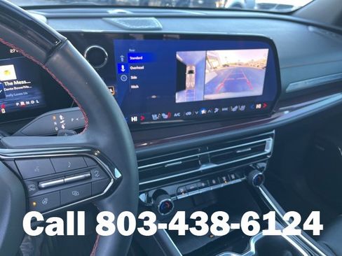 Used 2024 Chevrolet Traverse RS image 25