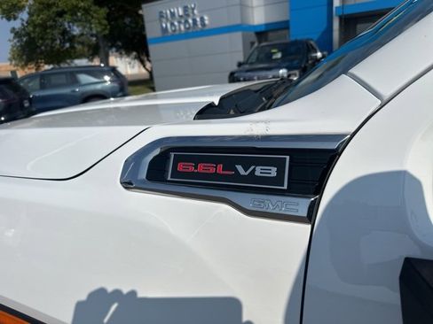 Used 2022 GMC Sierra 2500 SLE w/ SLE Value Package; image 9