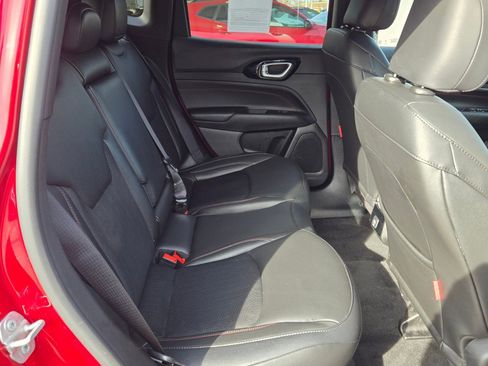 Used 2025 Jeep Compass Trailhawk AWD/4WD image 11