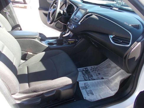 Used 2018 Chevrolet Malibu Hybrid image 9