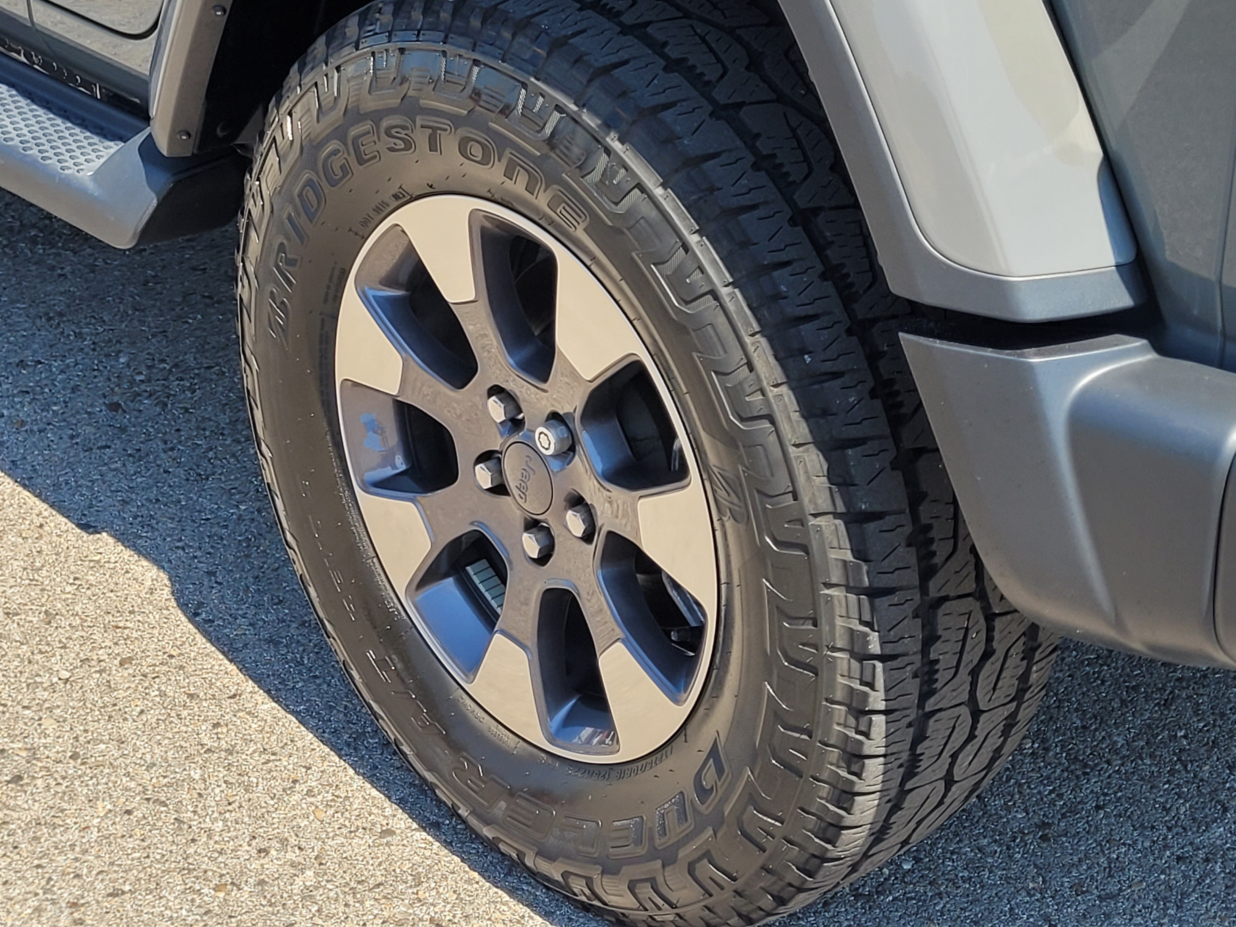 Used 2018 Jeep Wrangler Unlimited Sahara AWD/4WD image 7
