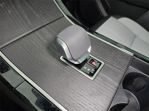 New 2026 Land Rover Range Rover Velar Dynamic SE image 23