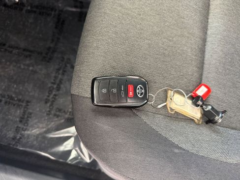 Used 2025 Toyota Camry LE image 18