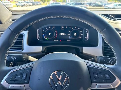 Used 2023 Volkswagen Atlas Cross Sport SE AWD/4WD image 15