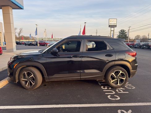 Used 2022 Chevrolet TrailBlazer RS w/ Technology Package image 2