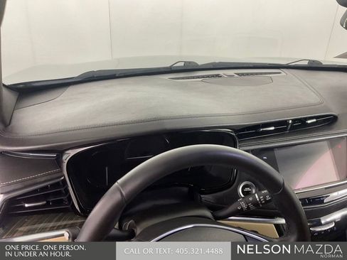 Used 2017 Cadillac XT5 FWD image 32