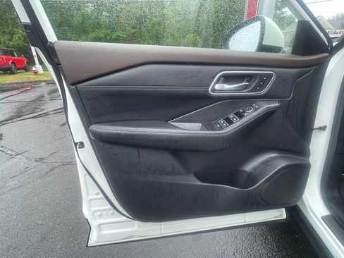 Certified 2023 Nissan Rogue Platinum AWD/4WD image 9