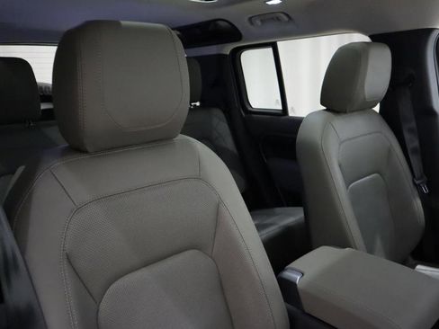 Used 2023 Land Rover Defender 110 SE image 8