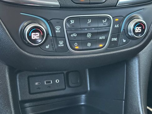Used 2024 Chevrolet Equinox LT FWD image 27