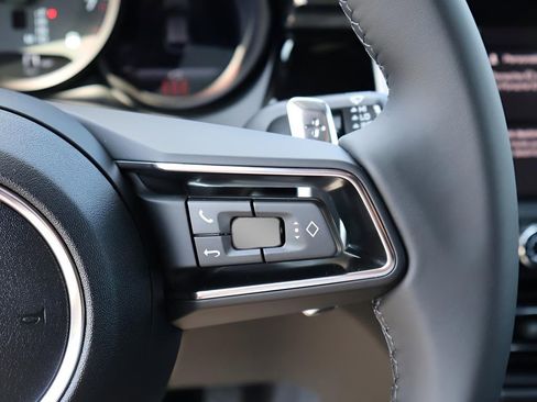 Certified 2025 Porsche Macan image 29