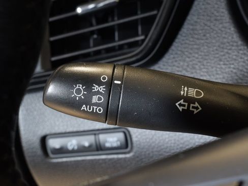 Used 2017 Nissan Rogue SV AWD/4WD image 17