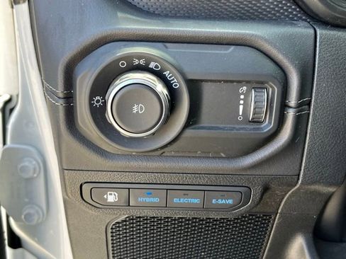 Used 2025 Jeep Wrangler Unlimited Rubicon 4xe w/ Convenience Group AWD/4WD image 15