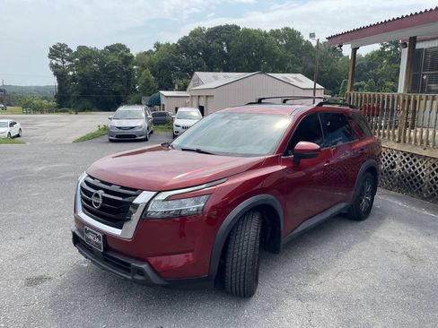 Used 2022 Nissan Pathfinder SV w/ SV Premium Package FWD image 3