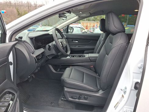 Used 2025 Nissan Murano SV image 11