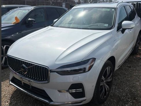 Used 2023 Volvo XC60 T8 Plus image 1