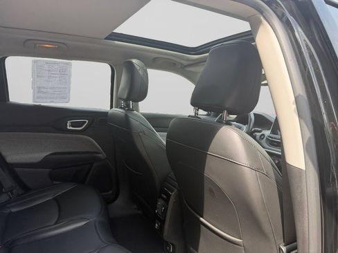 Used 2022 Jeep Compass Latitude w/ Sun and Sound Group AWD/4WD image 18