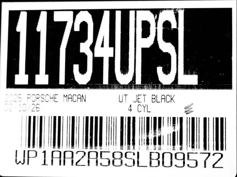 Certified 2025 Porsche Macan image 30