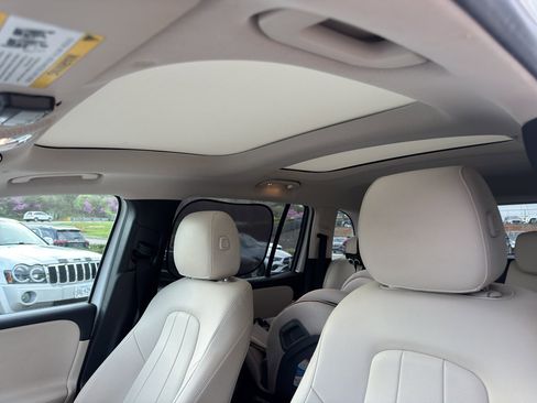 Used 2021 Mercedes-Benz GLB 250 4MATIC image 7