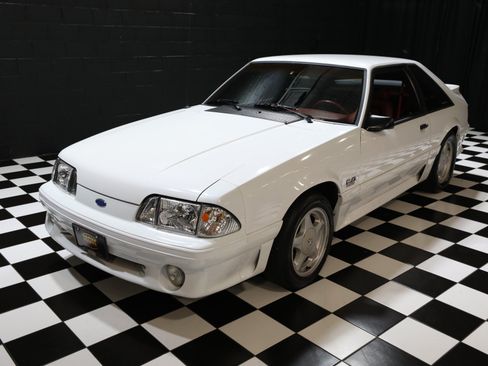 Used 1992 Ford Mustang GT RWD image 6