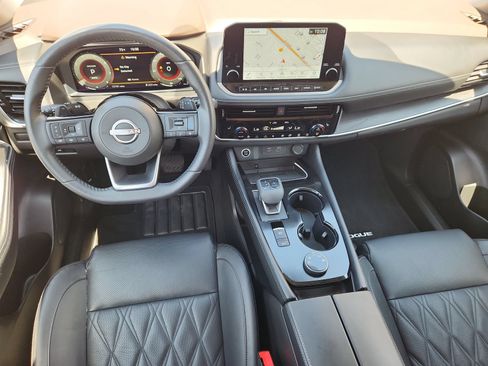 Used 2023 Nissan Rogue Platinum w/ Platinum Premium Package AWD/4WD image 12