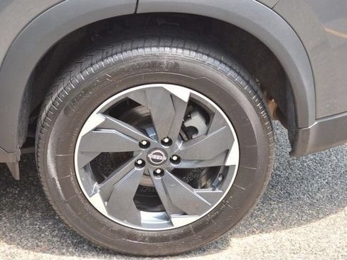 Used 2024 Nissan Rogue SV AWD/4WD image 12