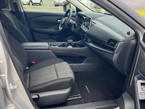 Used 2024 Nissan Rogue SV image 13
