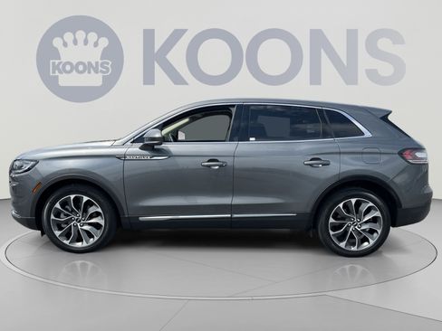 Used 2023 Lincoln Nautilus Reserve AWD/4WD image 2