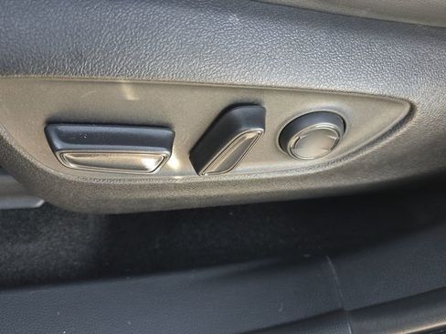 Used 2023 Toyota Highlander XLE image 16