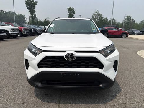 Used 2021 Toyota RAV4 LE AWD/4WD image 4