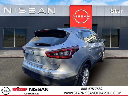 Certified 2022 Nissan Rogue Sport SV image 2