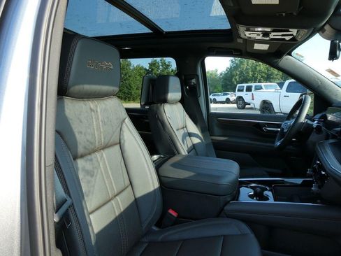 New 2026 Chevrolet Suburban High Country AWD/4WD image 10