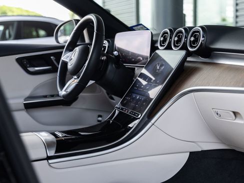 Used 2025 Mercedes-Benz C 300 Sedan image 43