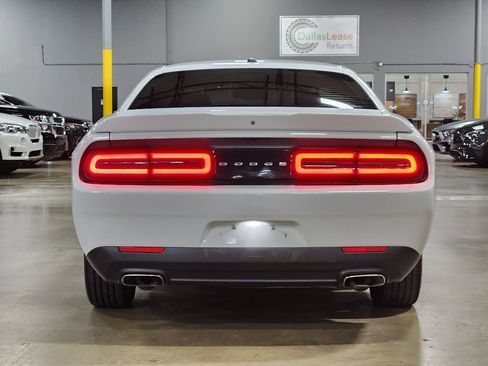 Used 2019 Dodge Challenger SXT RWD image 10