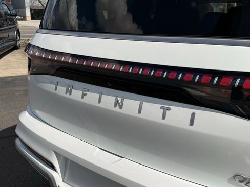 Used 2025 INFINITI QX80 Sensory image 8
