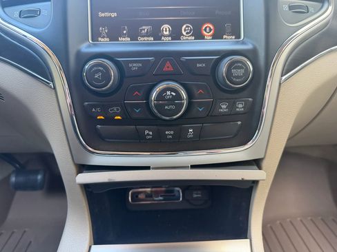 Used 2015 Jeep Grand Cherokee Overland image 14