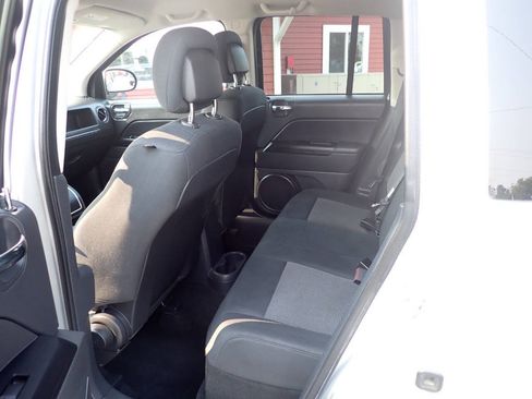 Used 2012 Jeep Compass Sport AWD/4WD image 9