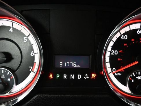 Used 2016 Dodge Grand Caravan SE image 12