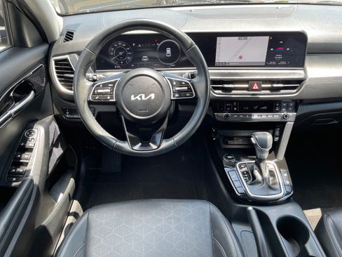Certified 2024 Kia Seltos EX FWD image 9