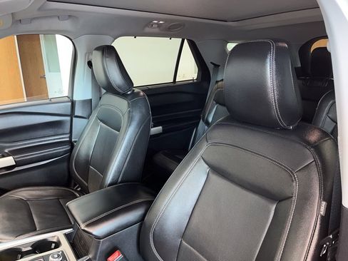 Used 2022 Ford Explorer Limited AWD/4WD image 9
