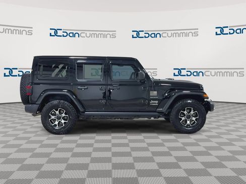 Used 2020 Jeep Wrangler Unlimited Sahara AWD/4WD image 9