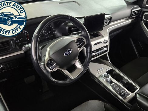 Used 2022 Ford Explorer XLT AWD/4WD image 16