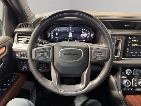 Used 2023 GMC Yukon XL Denali Ultimate image 10