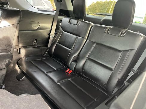 Used 2021 Ford Explorer Limited w/ Equipment Group 301A AWD/4WD image 17