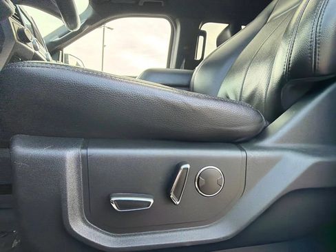 Used 2019 Ford Expedition XLT w/ Equipment Group 202A AWD/4WD image 16